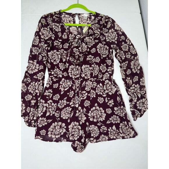 NWT Band of Gypsies Romper Womens Sz M Purple Floral Ruffle V-Neck Boho Festival - Picture 7 of 13